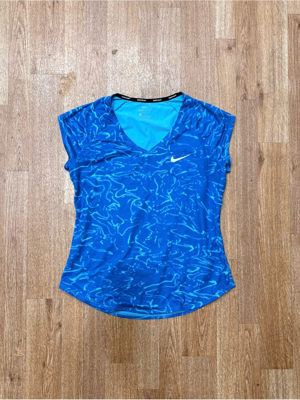 Nike Blue Patterned V-Neck Short Sleeve Tee